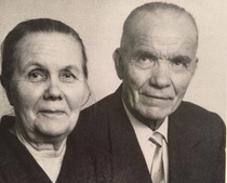 Ida Reetuntytär o.s. Nuppola Päriltä (s. 1891) ja Eemil Antinpoika Sairanen (s. 1889) Rovissilta