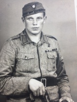 Eino Taavetinpoika Nuppola, s. 1917 Jaakkima k. 1961 Kauhajoki
(Einon isoisä Heikki Abrahaminpoika Nuppola oli lähtöisin Nuppolan Mäkelästä)