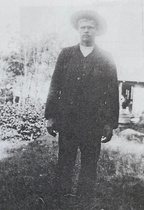 Edvard Hesekiel Manunpoika Nuppola (1891-1918) oli ammatiltaan veturinlämmittäjä. Katosi kansalaissodan aikana Viipurissa ja julistettiin myöhemmin kuolleeksi. Vaimonsa Pauliinan (o.s. Kyytsönen) kanssa hänellä oli viisi lasta Hulda (1909), Tyyne (1911), Maire (1912), Eino Edvard (1915) ja Irene (19179. Asuivat Koivistolla ja Viipurissa.