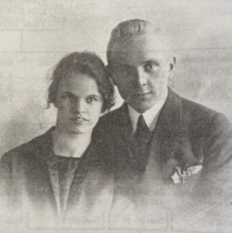 Hilda Mikontytär Nuppolan (1906-44) ja Eetu Nurmiaisen (1903-81) kihlakuva. Hilda ja Eetu saivat kolme lasta.