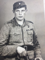 Eino Taavetinpoika Nuppola, s. 1917 Jaakkima k. 1961 Kauhajoki
(Einon isoisä Heikki Abrahaminpoika Nuppola oli lähtöisin Nuppolan Mäkelästä)